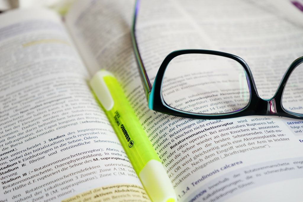 glasses-272399_1920-1024x683-7DsmQV