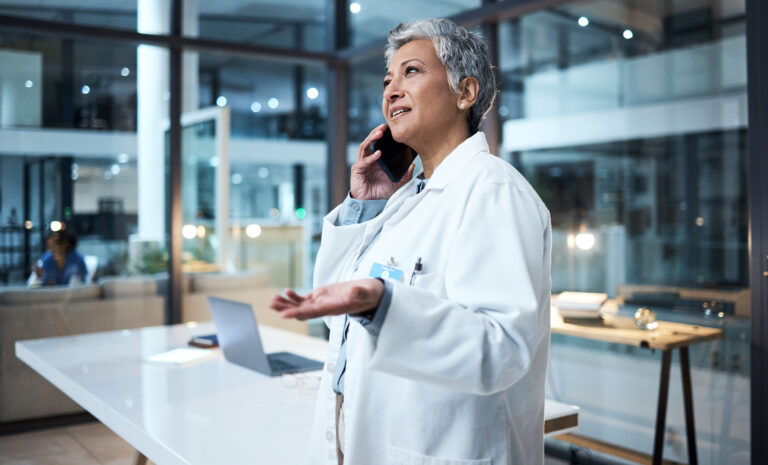 night-woman-and-doctor-with-phone-call-office-an-2023-11-27-05-27-05-utc_q1ibsc-EluzzS