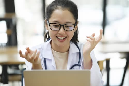 female-doctor-consulting-patient-online-from-clini-2025-04-01-22-12-03-utc_xfnzv7-ROzQ4c