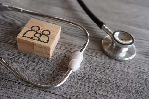 stethoscope-and-family-icon-with-copy-space-2026-01-09-08-25-51-utc_ynxc3b-RtlfOP