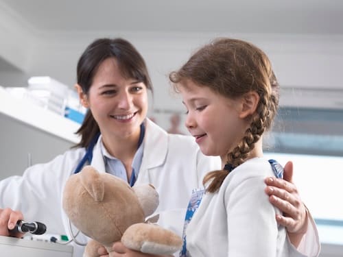 pediatrician-consulting-with-girl-2025-04-03-21-26-39-utc_qixpso-8klbm4